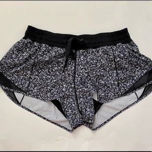 Lululemon Hotty Hot Short 2.5” Size 8 Black White